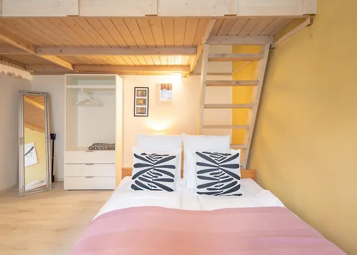 Central - Comfy Studio With Ac