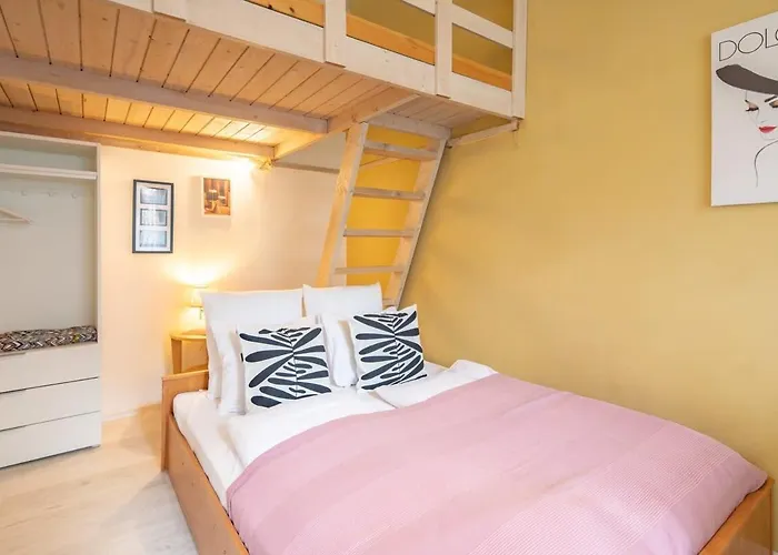 Central - Comfy Studio With Ac
