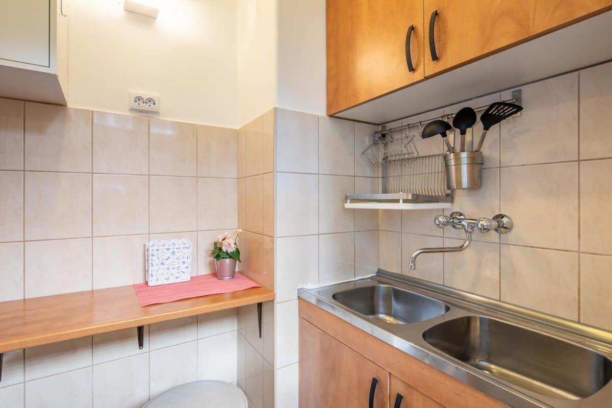 - Comfy With Ac Apartment